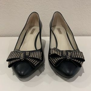 BCBG black wedge heel with gorgeous gold bow!